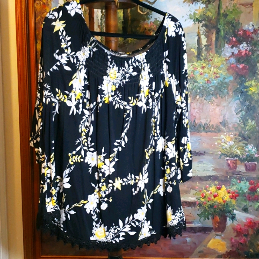 Black, white and yellow shirt with embroidery